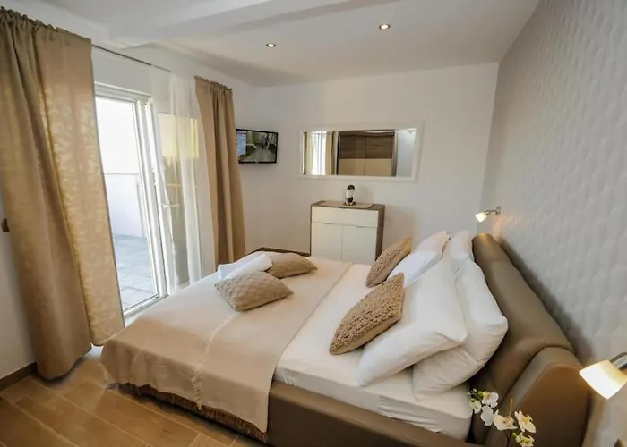 Paula * 奥帕提亚