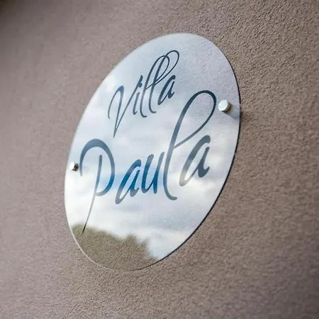 Paula Villa *